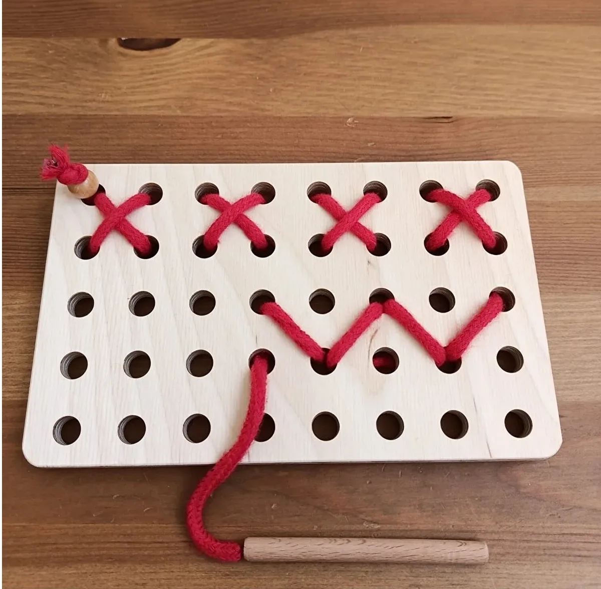 Montessori İp Geçir Kendi Şeklini Yap Ahşap Oyunu